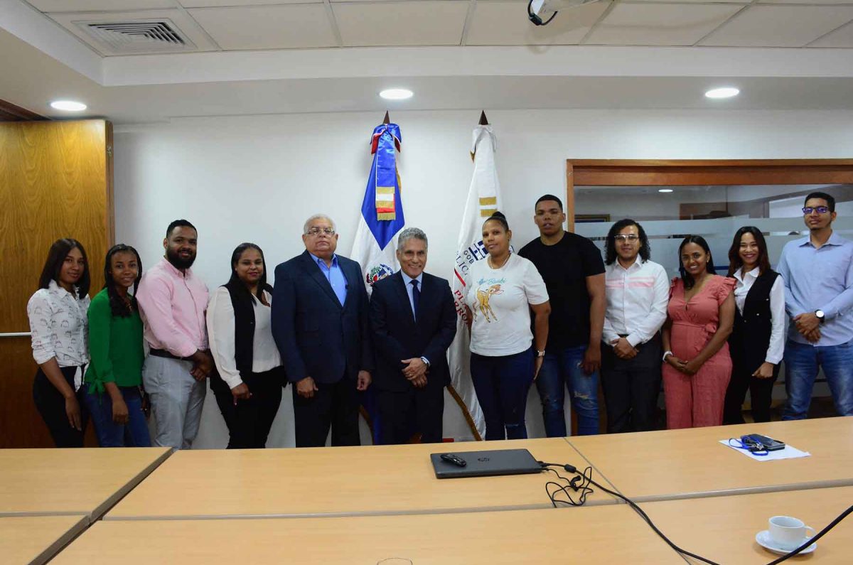 charla sobre la nueva visión del Ministerio de Economía y su rol en la planificación