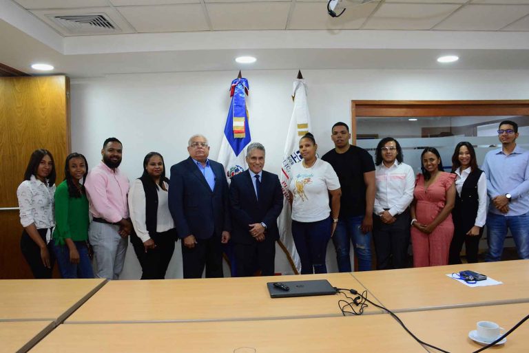 charla sobre la nueva visión del Ministerio de Economía y su rol en la planificación