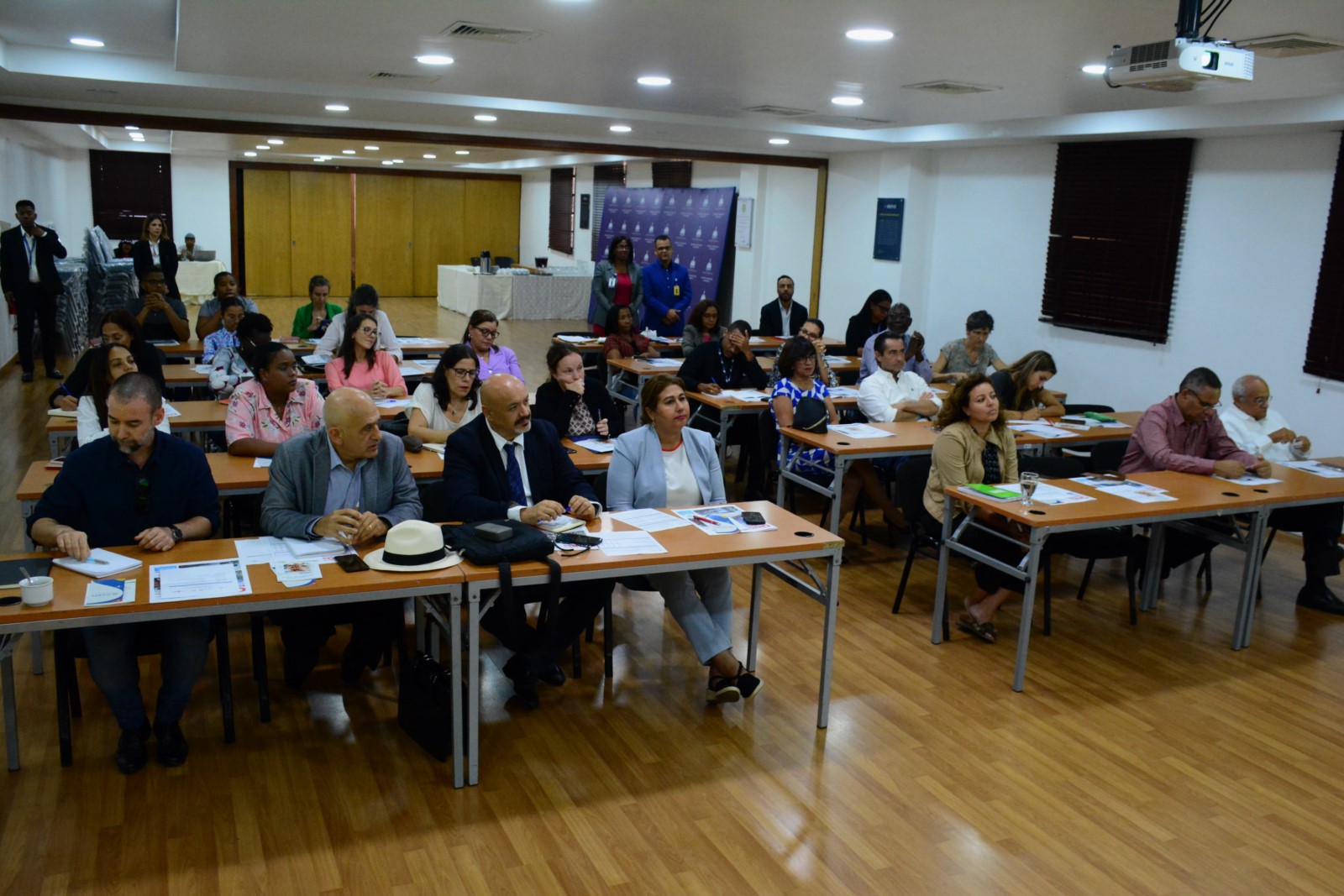 En el taller participan representantes de organizaciones no gubernamentales españolas y dominicanas.