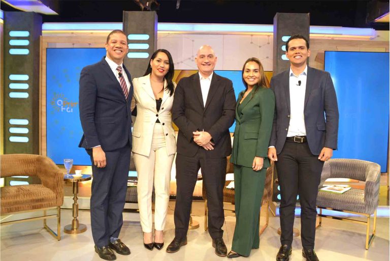 Ministro de Economía afirma la política pública en RD