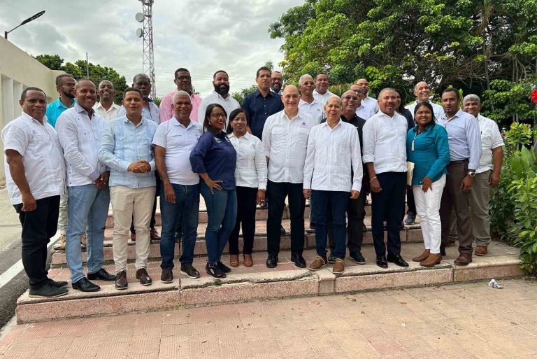 Encuentro con alcaldes en Postrer Rio