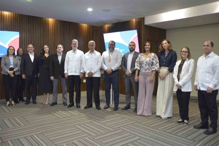 Taller de ley de ordenamiento territorial a empresarios en AIRD1