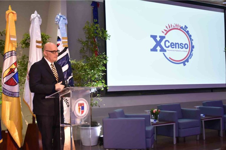 don Pável presenta datos del censo