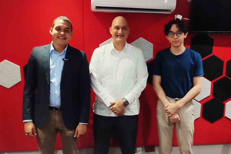 Ministro Pável Isa Contreras cita aportes del Ministerio de Economía