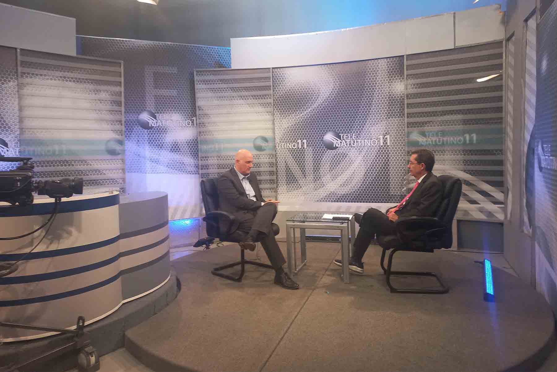 Ministro de Economía reformas fiscal y administrativa