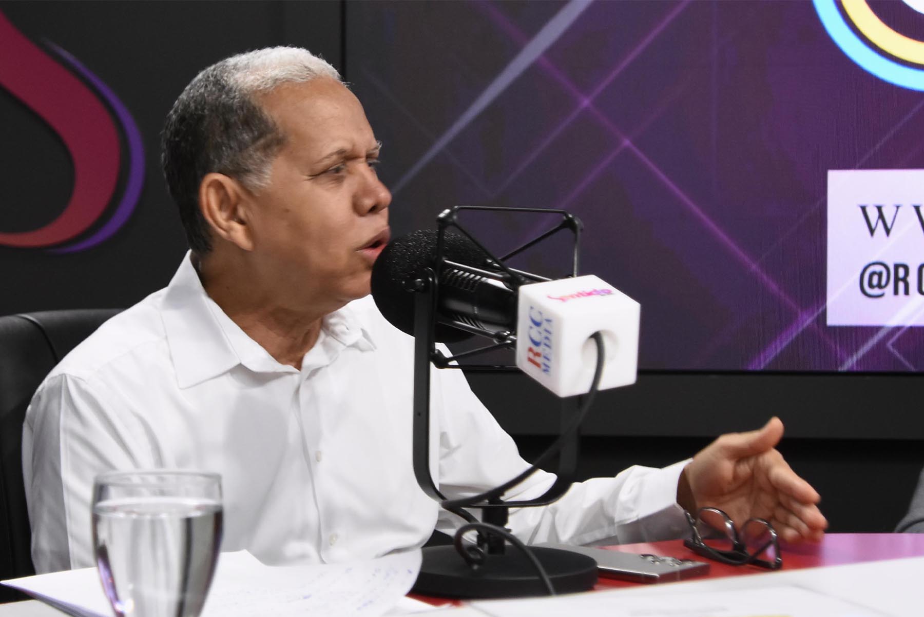 Entrevistado en el progra A DIARIO, DE RCC MEDIA1