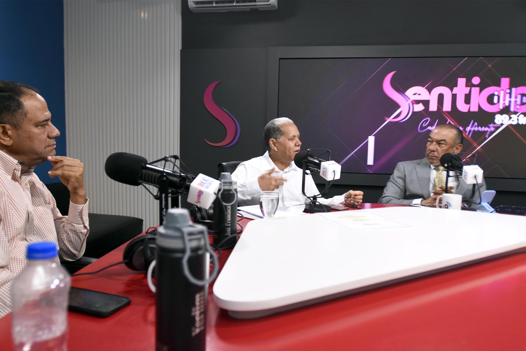 Entrevistado en el progra A DIARIO, DE RCC MEDIA1