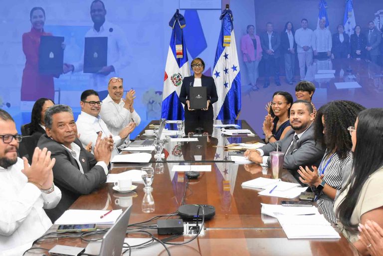 Firma de Programa de Cooperación Técnica y Científica entre RD y Honduras