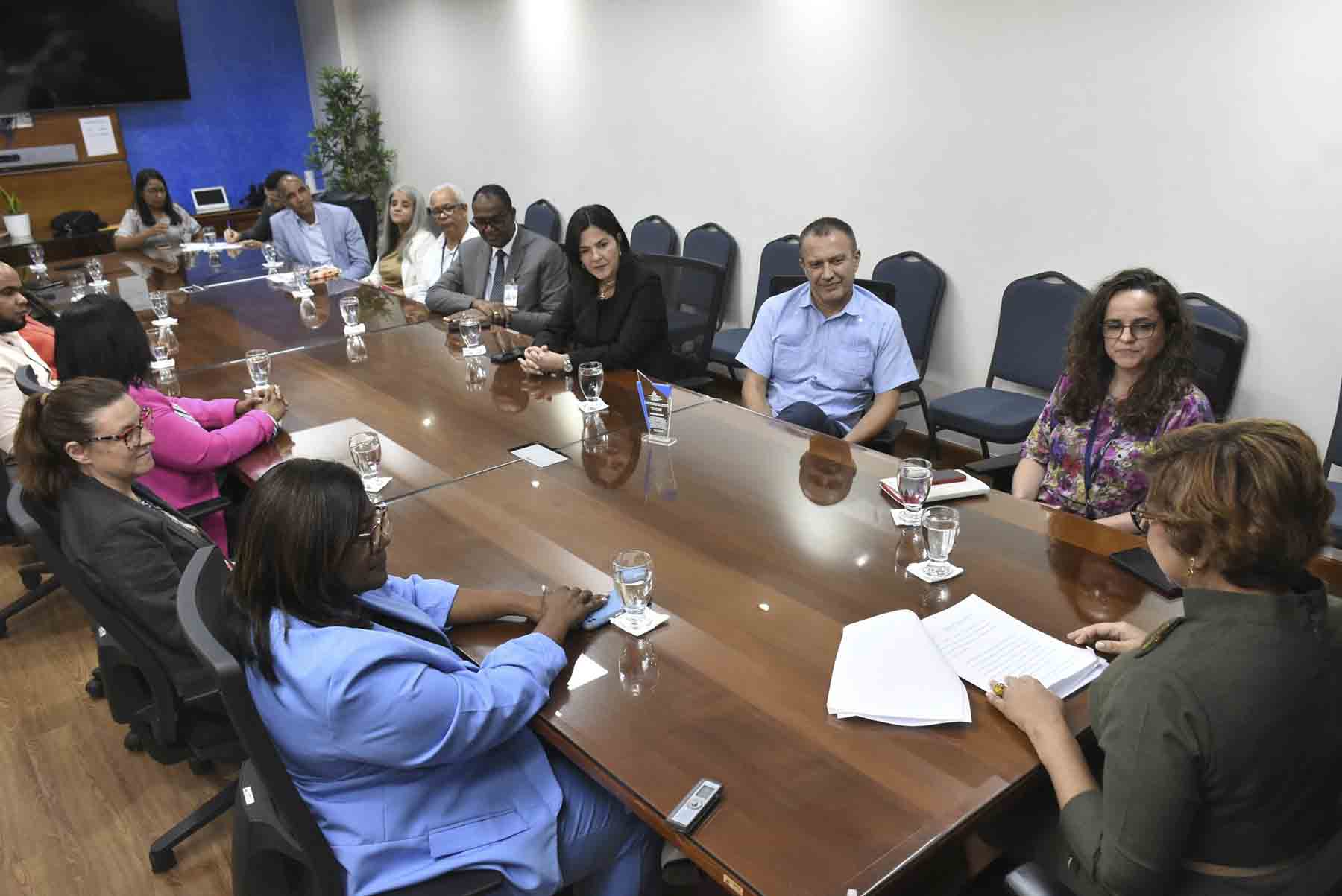 Ministerio de Economía reconoce labor del representante regional del Banco Europeo de Inversiones