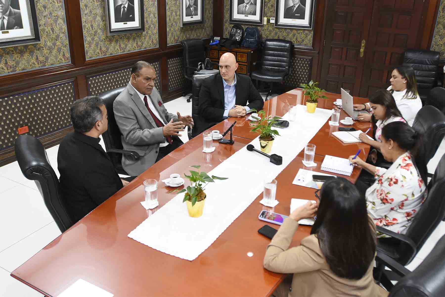 Ministro de Economía valora que las políticas públicas