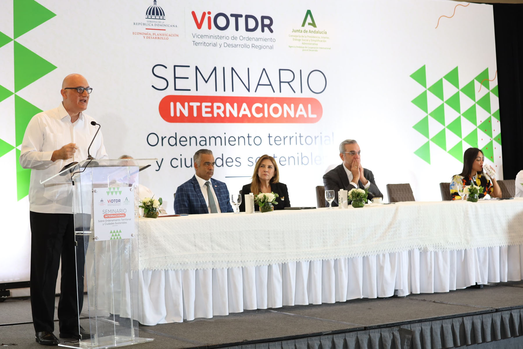 El ministro de Economía, Pável Isa Contreras, rinde cuentas de la implementación de la Ley 368-22, de Ordenamiento Territorial, Uso de Suelo y Asentamientos Humanos.