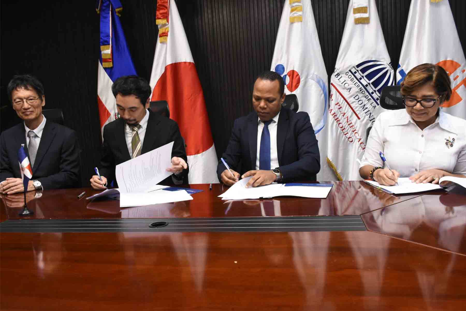 firma con INTRAN Y JIICA