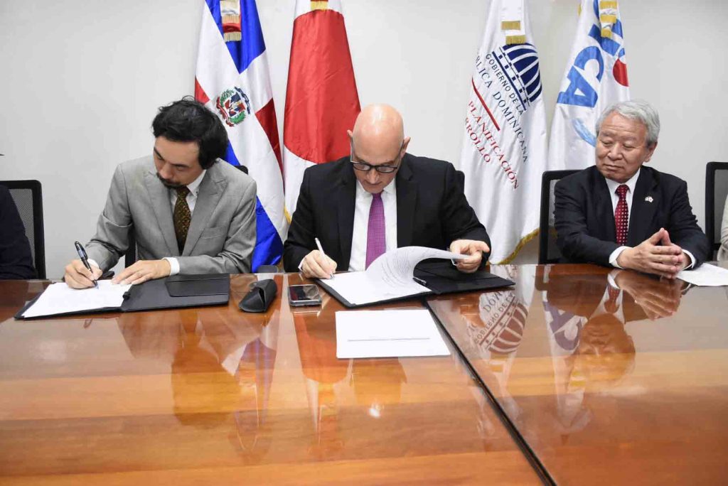 fotos Firma Minuto Ministro y la JICA