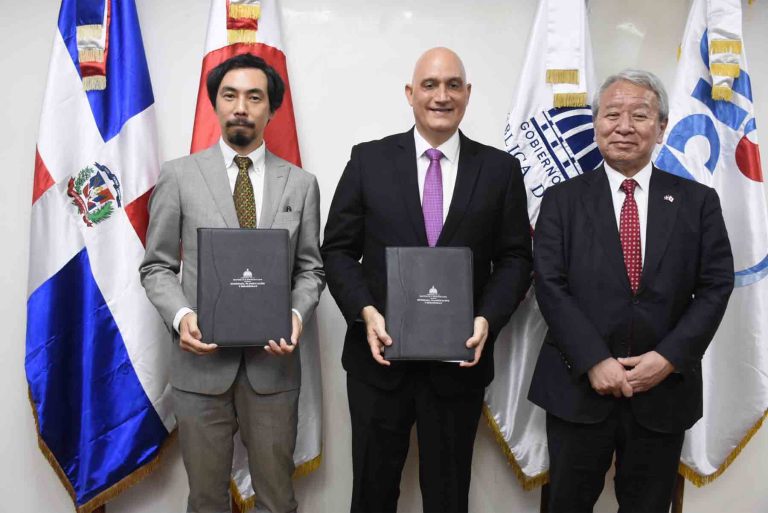 fotos Firma Minuto Ministro y la JICA1
