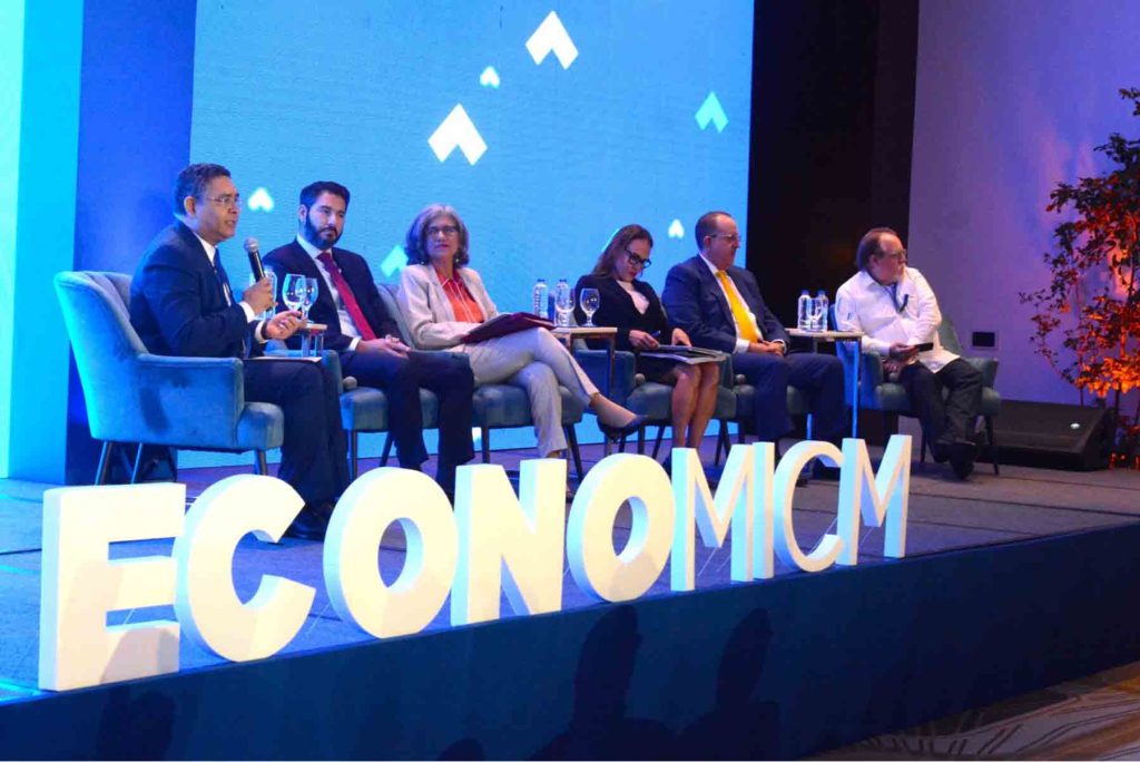 viceministro Alexis Cruz en Foro ECONOMICM 2024