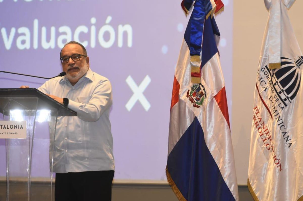 Jefrey Lizardo, viceministro de Planificación e Inversión Pública del Ministerio de Economía, Planificación y Desarrollo, en su participación en el acto de apertura del taller de actualización del Sistema Nacional de Monitoreo y Evaluación: “Fortalecimiento de las capacidades de monitoreo y evaluación” de la República Dominicana.