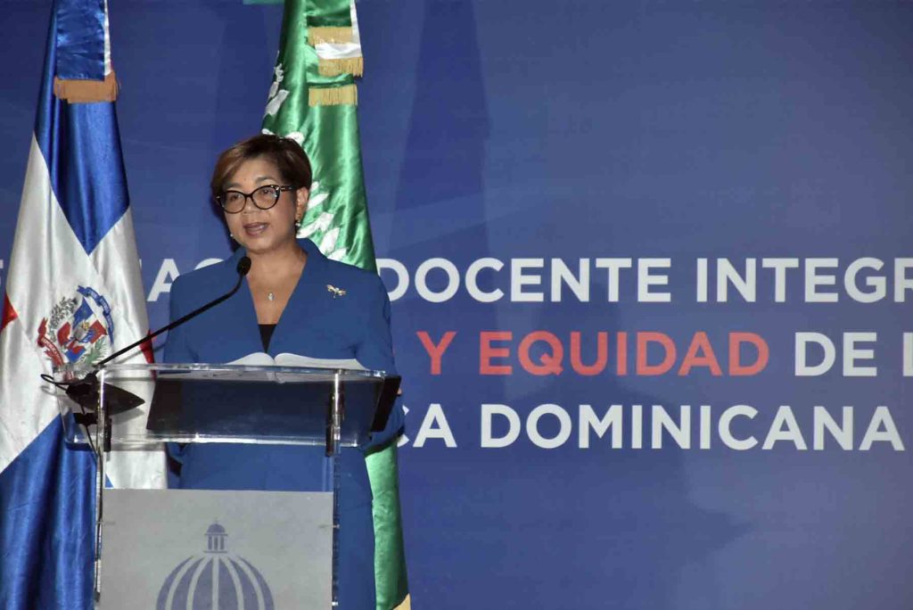 Acto MINERD con vice Olaya Dotel VIMICI