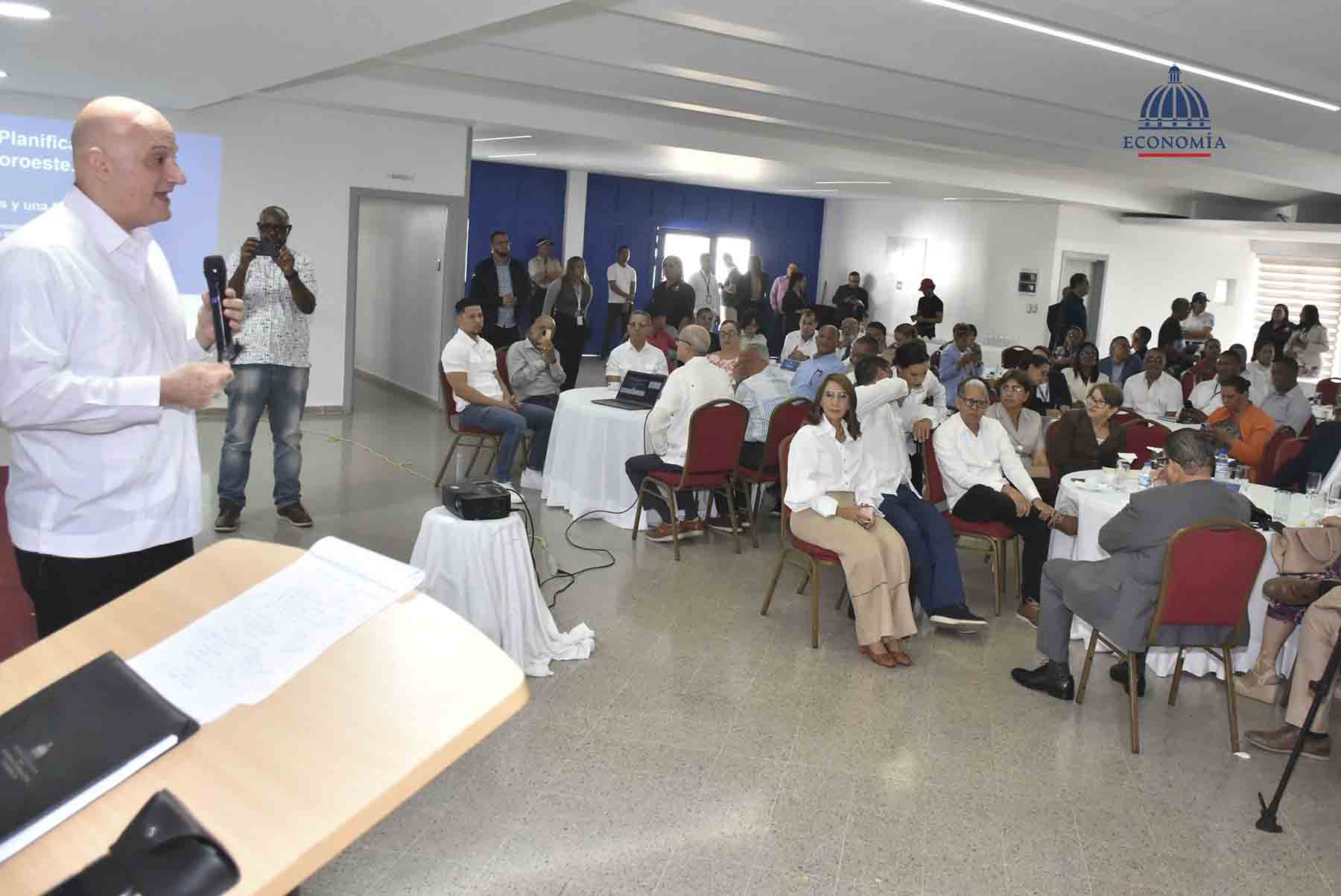 Ministro de Economía detalla beneficios que impactan en la población