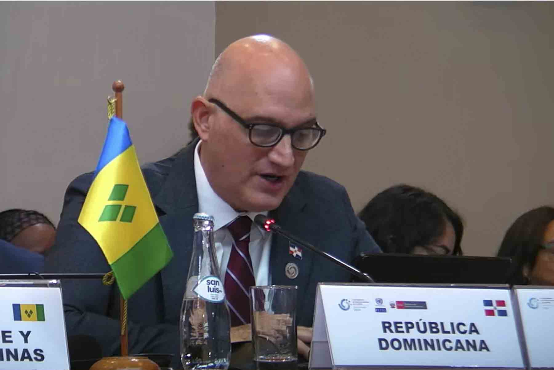 Ministro en sesión del CEPAL