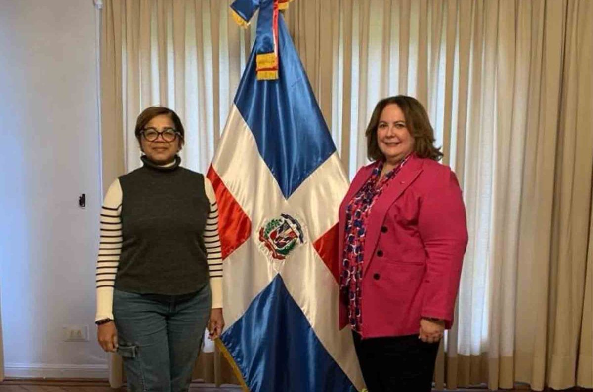 Viceministra Olaya Dotel visita Embajada de RD en Chile2
