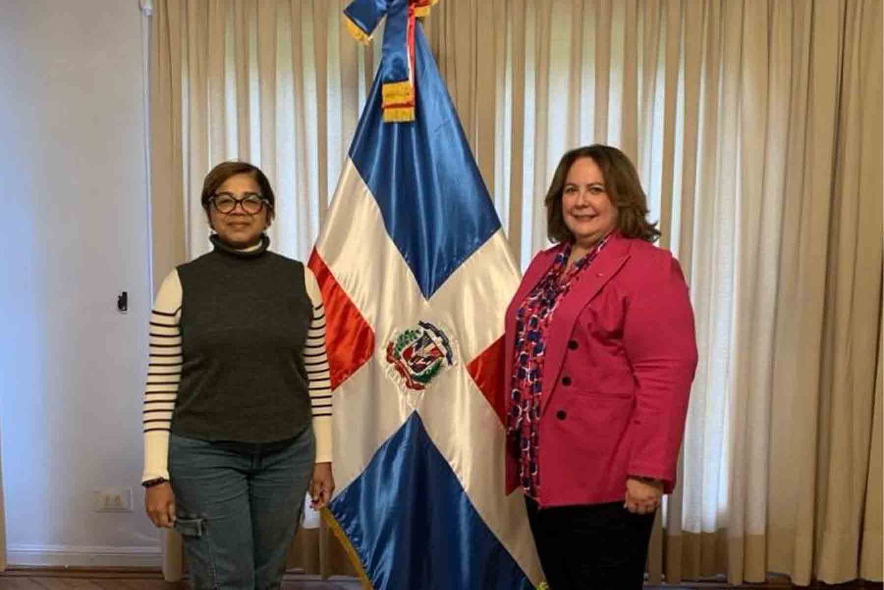 Viceministra Olaya Dotel visita Embajada de RD en Chile2