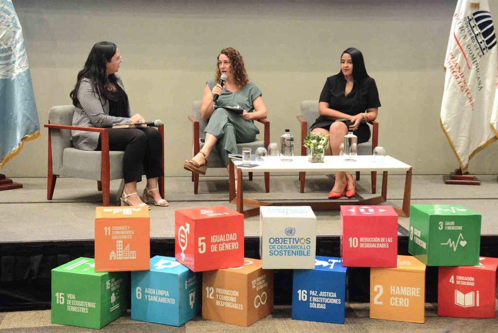 directora Rosa Cañete en diálogo sobre resiliencia demográfica