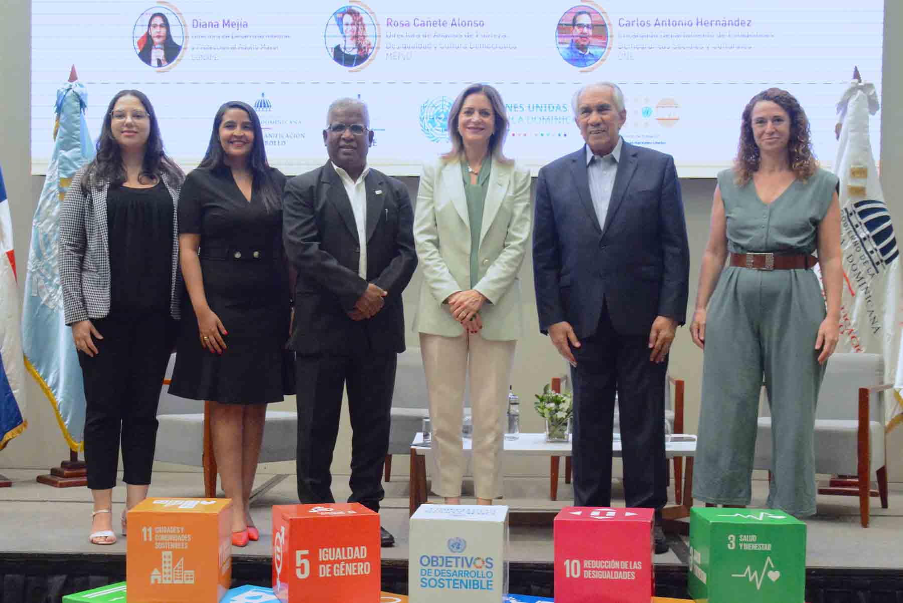 directora Rosa Cañete en diálogo sobre resiliencia demográfica