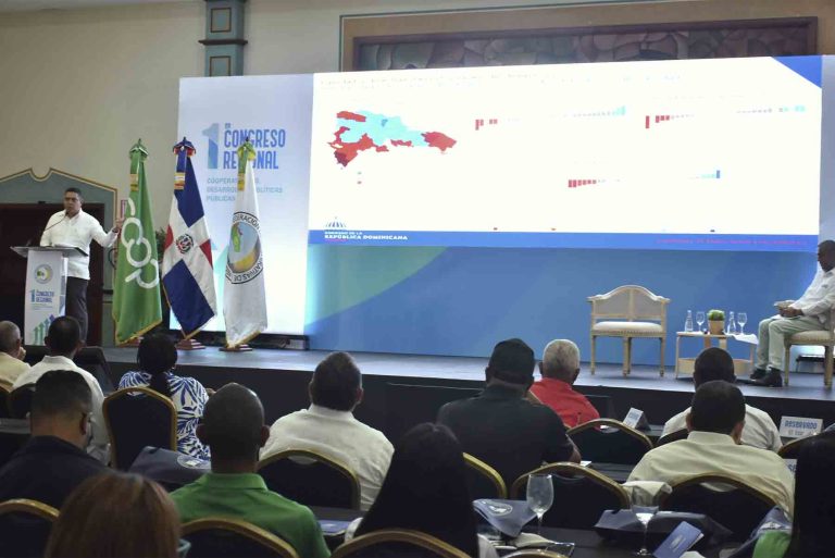 Conferencia del viceministro Alexis Cruz en congreso sobre cooperativismo