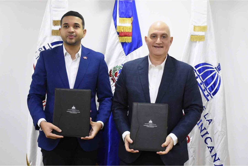 PAVEL ISA CONTRES Y CARLOS VALEZ - FIRMA CONVENIO PRORURAL JOVEN