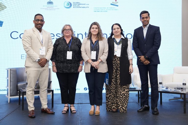 Participantes del panel sobre avances y desafíos de las organizaciones de la sociedad civil en América Latina