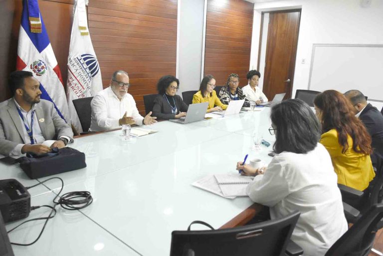 Reunión del viceministro Lizardo con coordinadora de Naciones Unidas