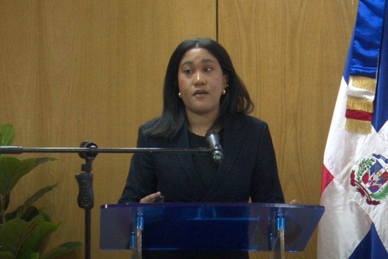 La ponencia de la especialista sectorial Judith Aquino Méndez analizó la relación entre la inversión en educación en diferentes niveles educativos: primaria, secundaria y terciaria y el crecimiento económico en países de América Latina y la Unión Europea, entre 2001 al 2022.