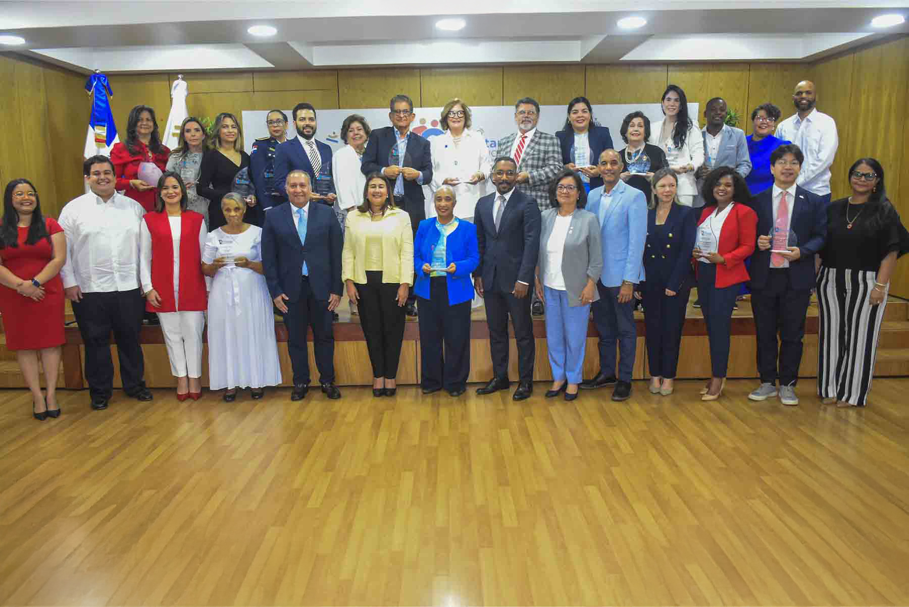 Reconocen labor altruista en duodécima edición del Premio Nacional Voluntariado