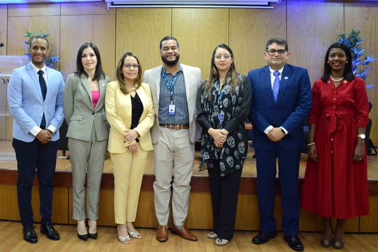 participación Mar García en panel del IDAC