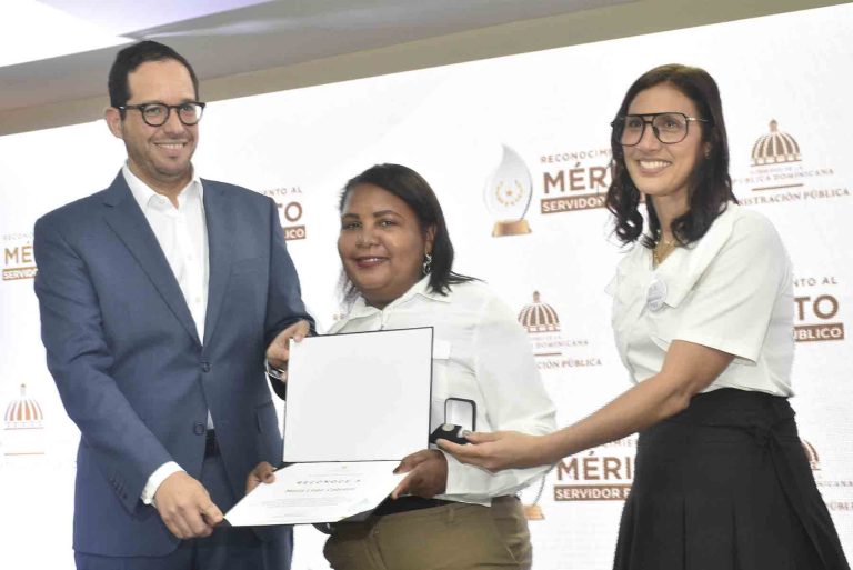 reconocimiento María Altagracia Lugo1