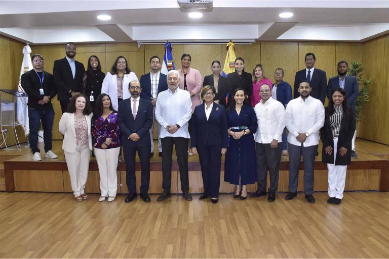 Evaluación de Medio Término de RD y Colombia