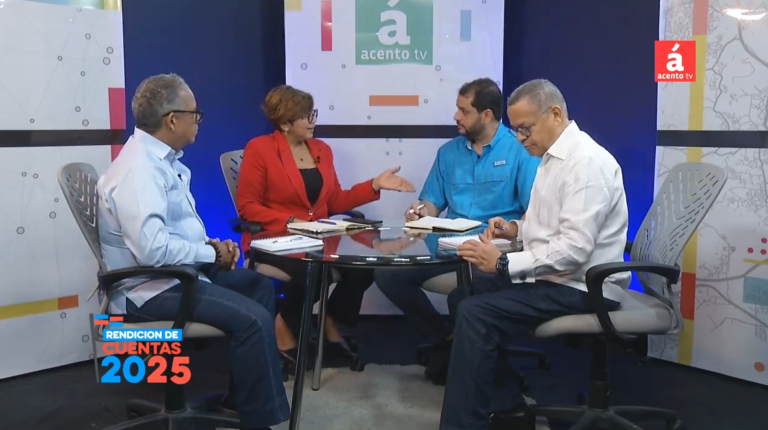 La viceministra de Cooperación Internacional del Ministerio de Economía, Olaya Dotel Caraballo, participa en un programa especial de análisis del discurso de rendición de cuentas del presidente Luis Abinader, conducido por los periodistas Fausto Rosario Adames, y Gustavo Olivo Peña, por Acento TV; junto al ingeniero civil Miguel Alejandro Martínez.