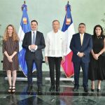 La directora de la AFD en Santo Domingo, Virginie Díaz; el ministro delegado de Comercio Exterior de Francia; Laurent Saint-Martin; el canciller Roberto Álvarez, el viceministro de Análisis Económico y Social, Alexis Cruz Rodríguez, máxima autoridad del Ministerio de Economía, y la viceministra de Crédito Público del Ministerio de Hacienda, María José Martínez.