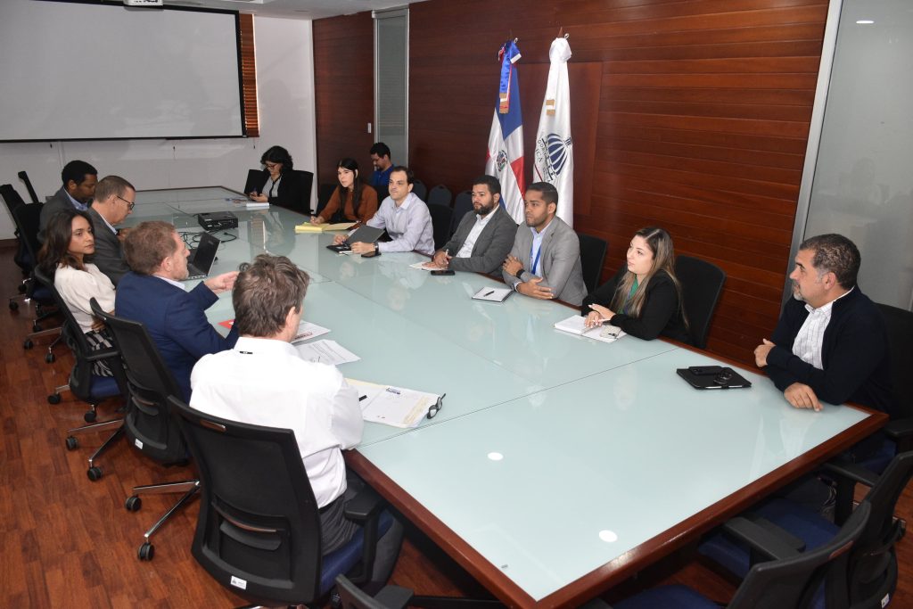 En el encuentro se abordó un programa que apoyaría la tecnificación del riego en la zona de influencia del río Yaque del Sur, con la finalidad de diversificar la matriz productiva de las provincias por las que transcurre este cuerpo de agua. 