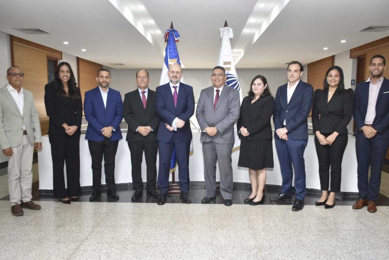 Viceministro Alexis Cruz dialoga con misión del FMI