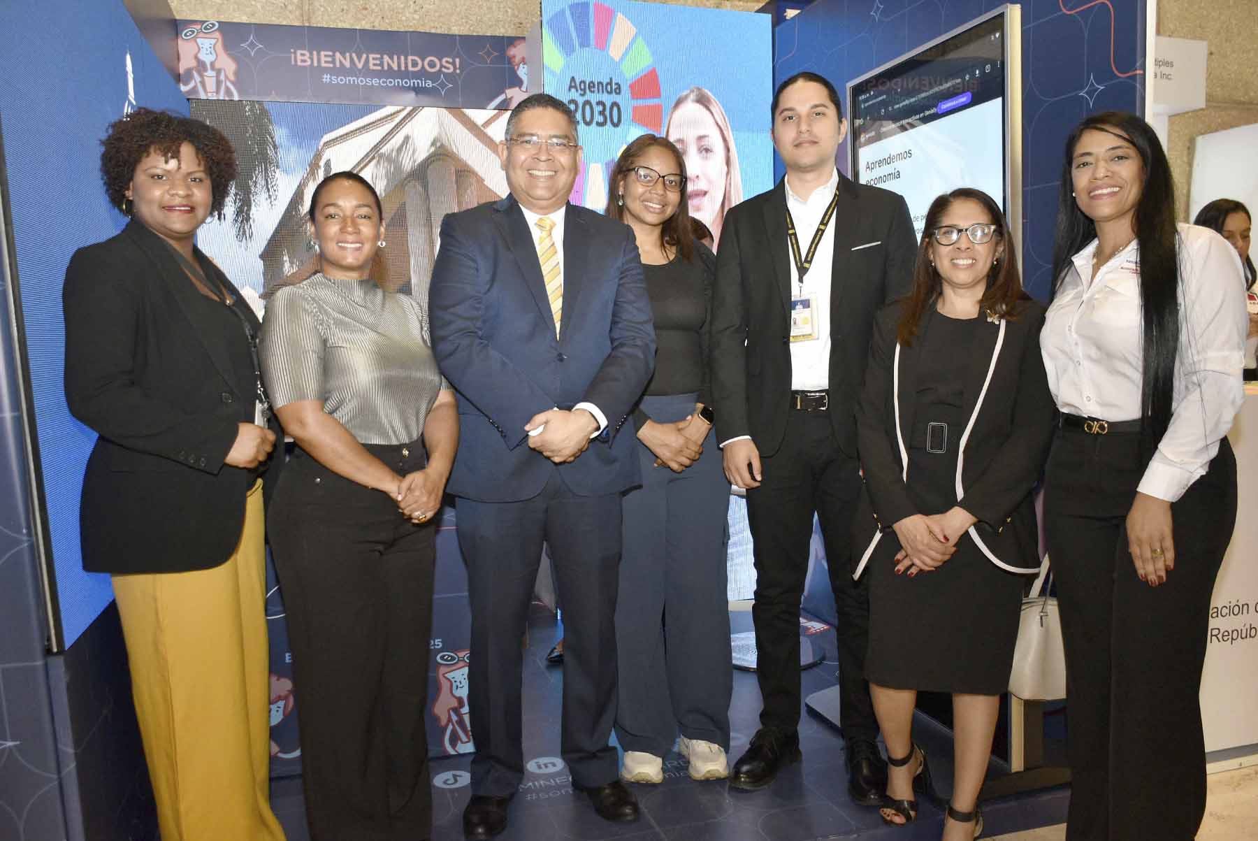 Viceministro Alexis Cruz inaugura puesto en Semana Económica y Financiera 20252