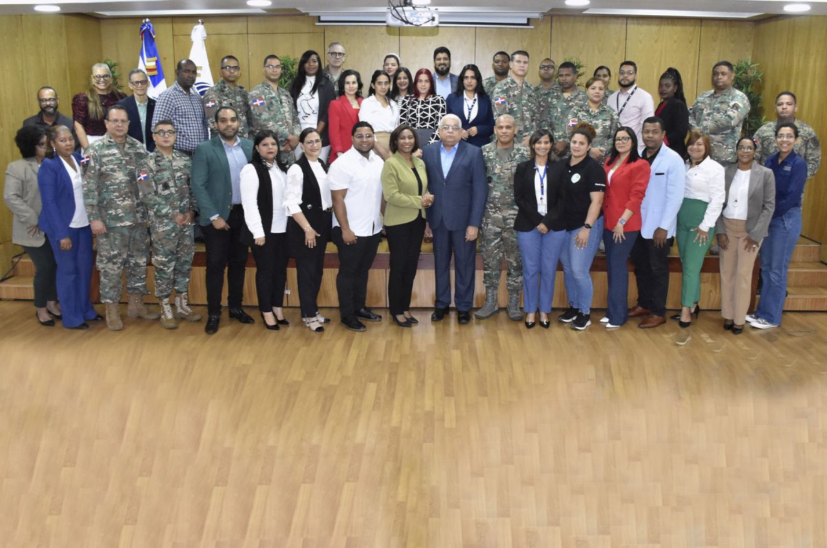 En el curso sobre planificación estratégica participan representantes de entidades públicas de los ámbitos militar, académico, cultural, ambiental y regulatorio de agua y electricidad.