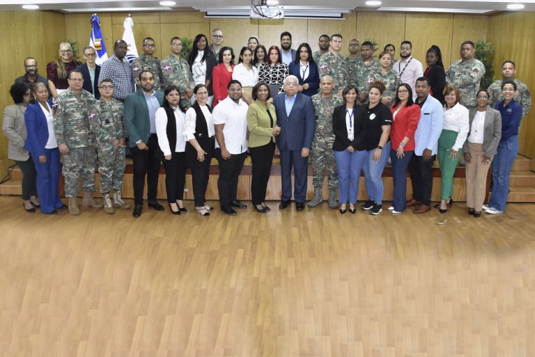 En el curso sobre planificación estratégica participan representantes de entidades públicas de los ámbitos militar, académico, cultural, ambiental y regulatorio de agua y electricidad.