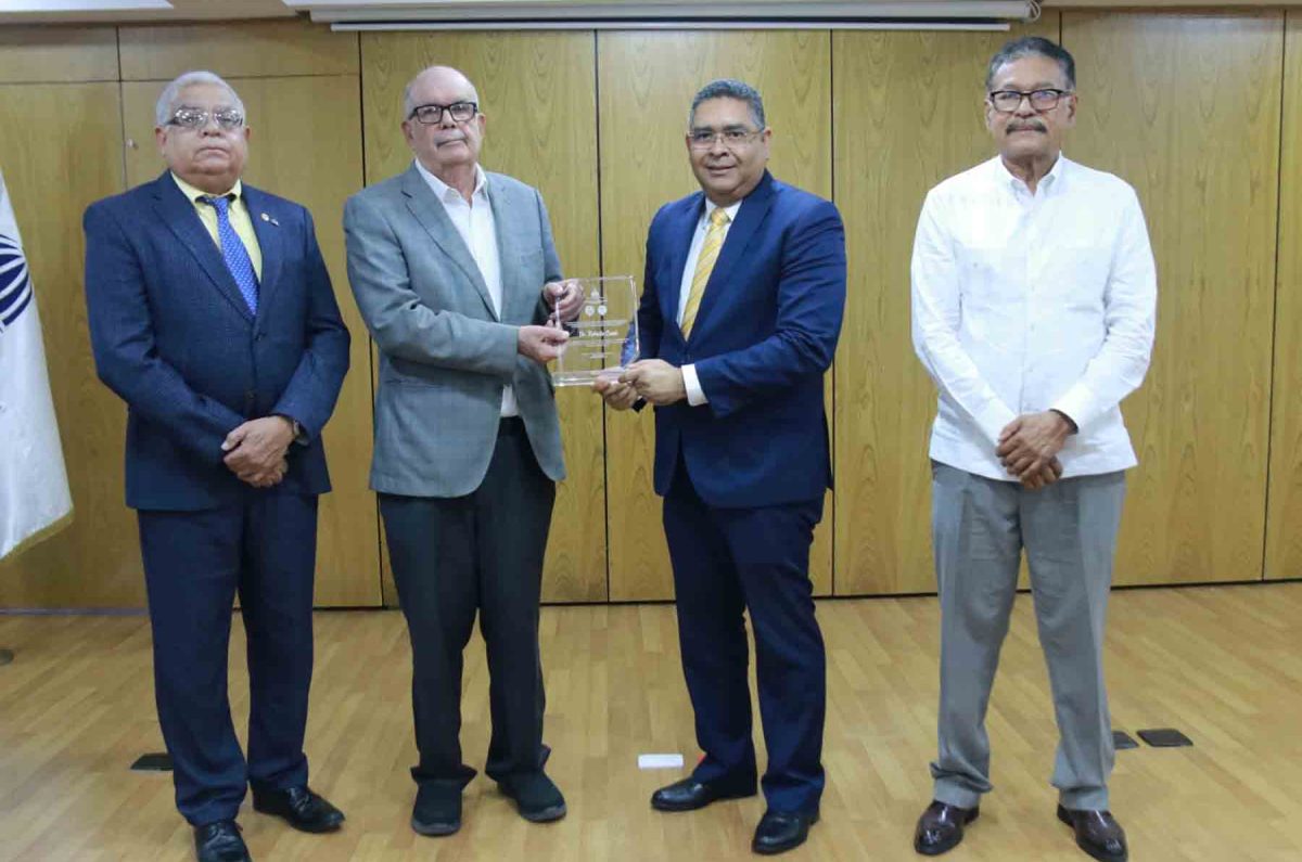 Remisión NP y fotos Conferencia Roberto Cassá1