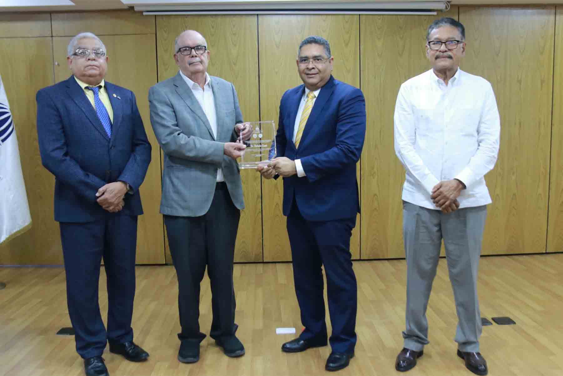 Remisión NP y fotos Conferencia Roberto Cassá1