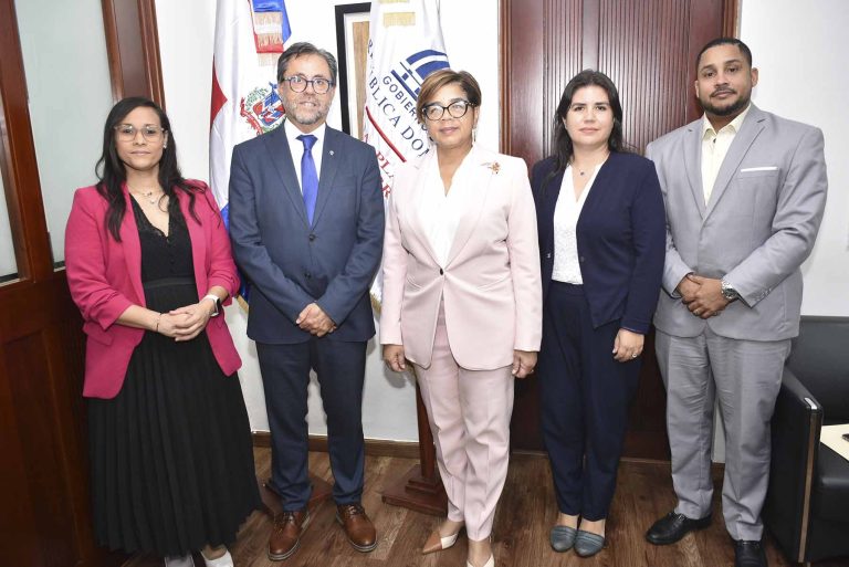 visita de cortesía del nuevo embajador de Chile en RD4